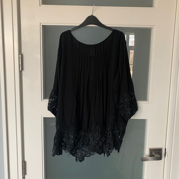 Beautiful Top by Today's Designers - Picture 2 of 5